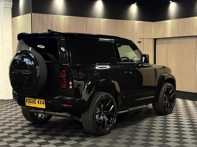 2025 Land Rover Defender 90