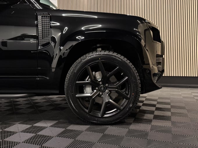 2025 Land Rover Defender 90