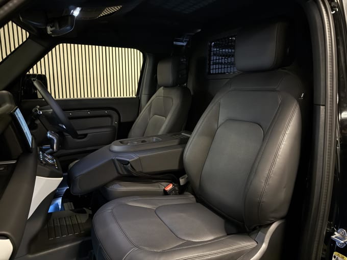 2025 Land Rover Defender 90