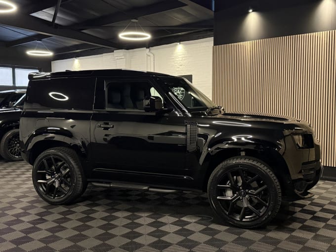 2025 Land Rover Defender 90