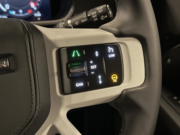 2025 Land Rover Defender 90