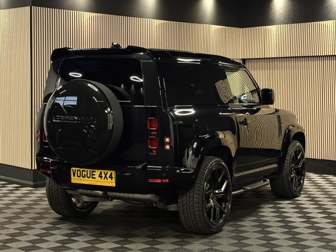 2025 Land Rover Defender 90