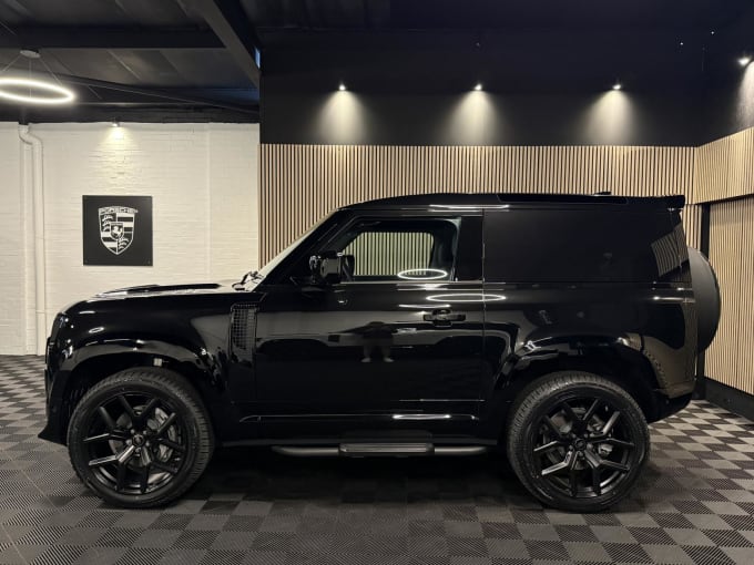 2025 Land Rover Defender 90