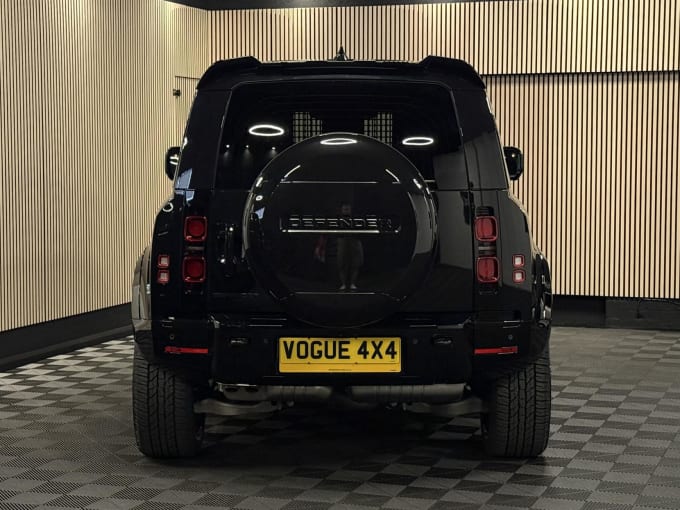 2025 Land Rover Defender 90
