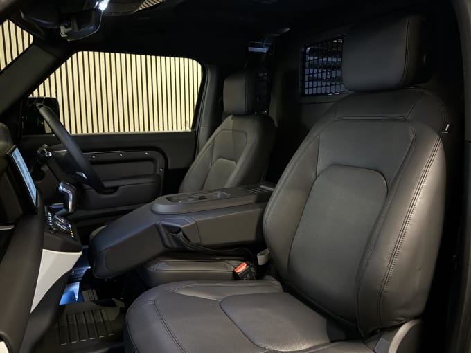 2025 Land Rover Defender 90