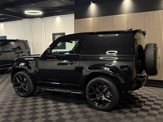 2025 Land Rover Defender 90