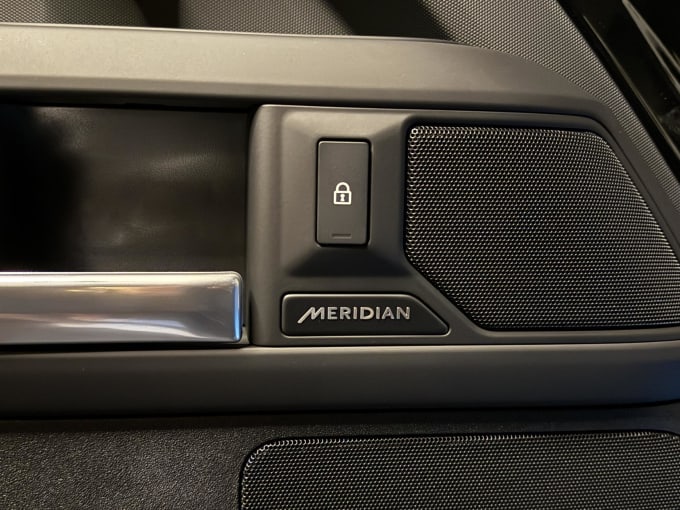 2025 Land Rover Defender 90
