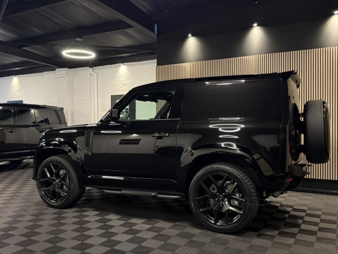 2025 Land Rover Defender 90