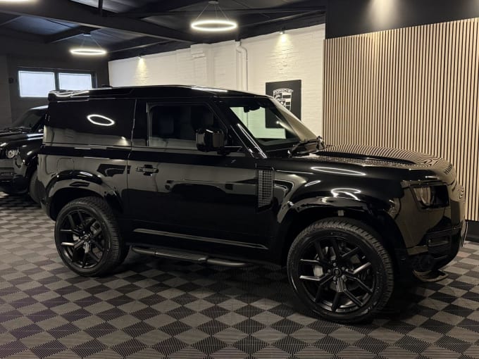 2025 Land Rover Defender 90