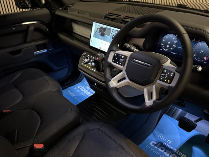 2025 Land Rover Defender 90