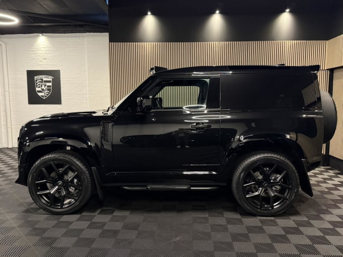 2025 Land Rover Defender 90