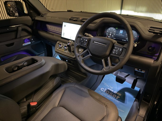 2025 Land Rover Defender 90