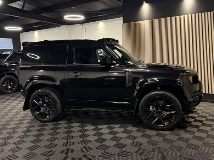 2025 Land Rover Defender 90