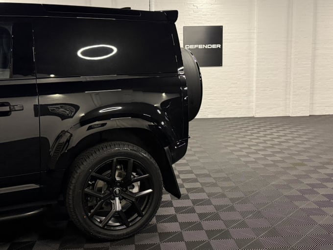2025 Land Rover Defender 90