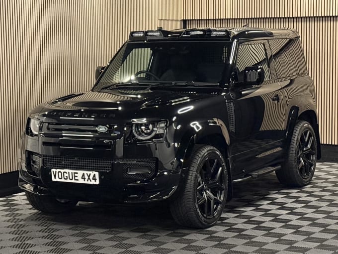 2025 Land Rover Defender 90