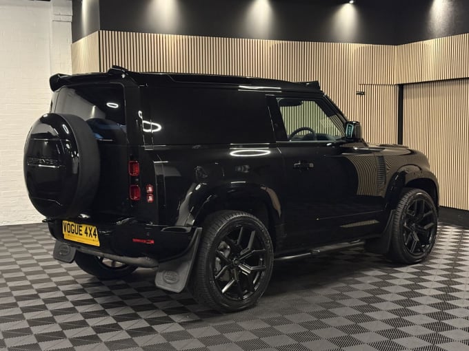 2025 Land Rover Defender 90