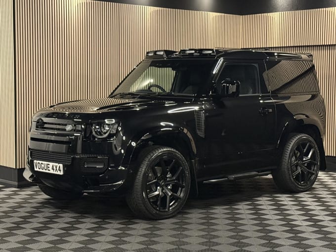 2025 Land Rover Defender 90