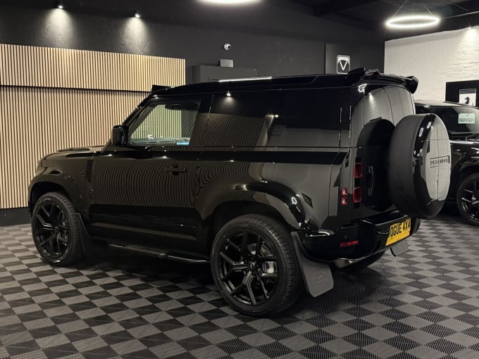 2025 Land Rover Defender 90