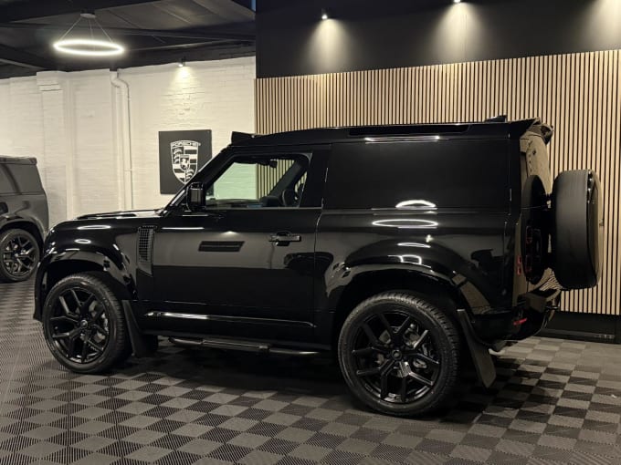 2025 Land Rover Defender 90