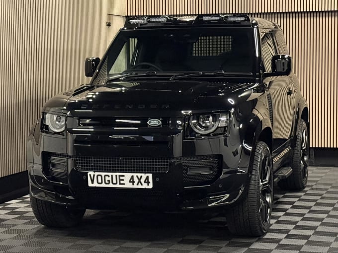 2025 Land Rover Defender 90