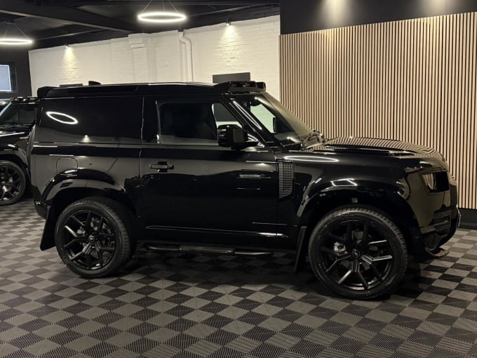 2025 Land Rover Defender 90