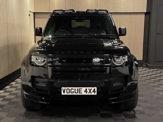 2025 Land Rover Defender 90