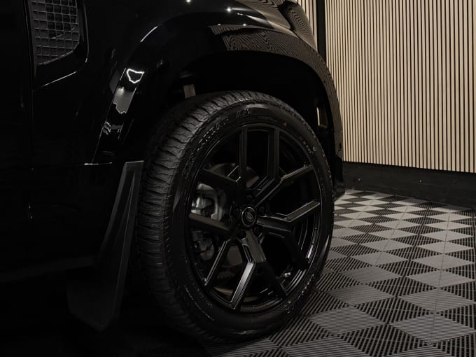 2025 Land Rover Defender 90