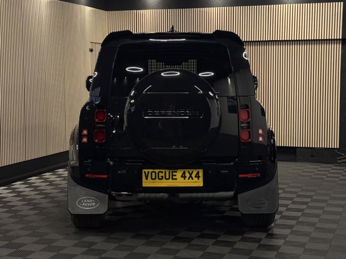 2025 Land Rover Defender 90