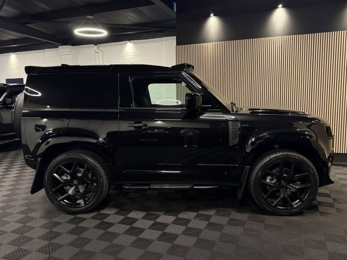 2025 Land Rover Defender 90