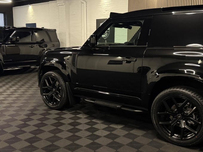 2025 Land Rover Defender 90
