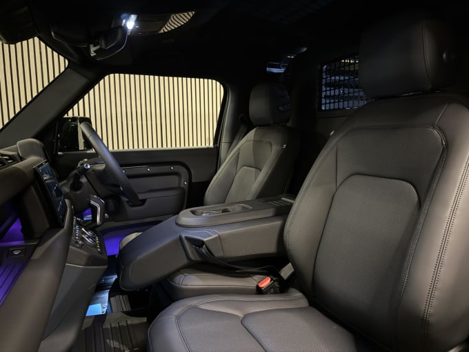 2025 Land Rover Defender 90