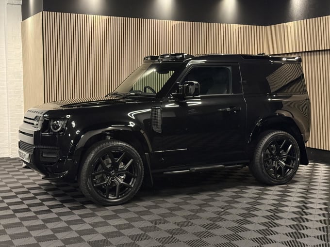 2025 Land Rover Defender 90