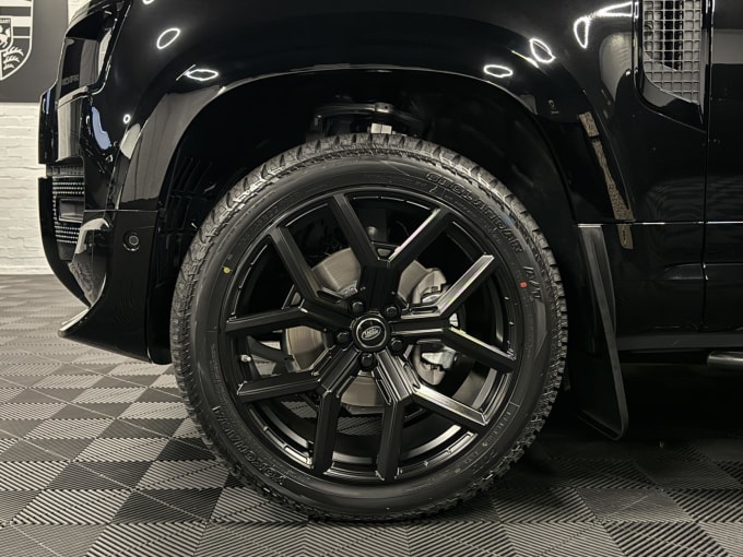 2025 Land Rover Defender 90