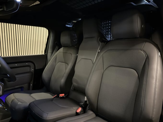 2025 Land Rover Defender 90