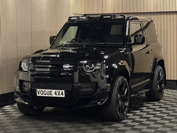 2025 Land Rover Defender 90