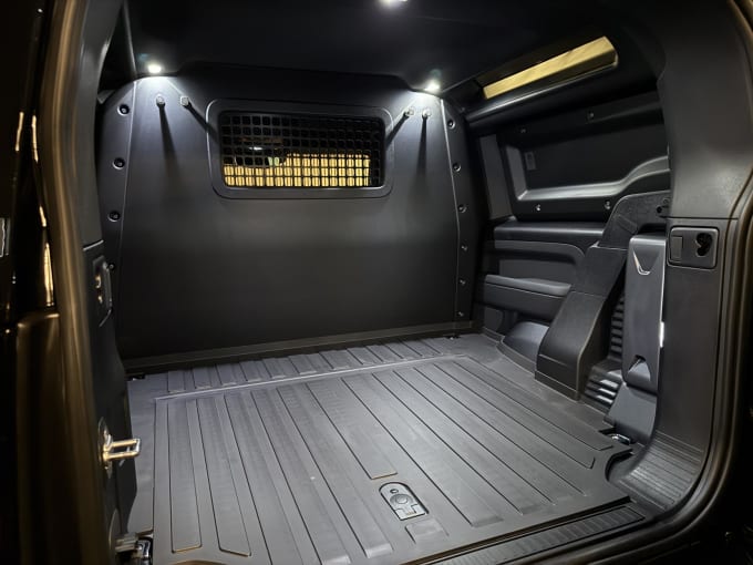 2025 Land Rover Defender 90