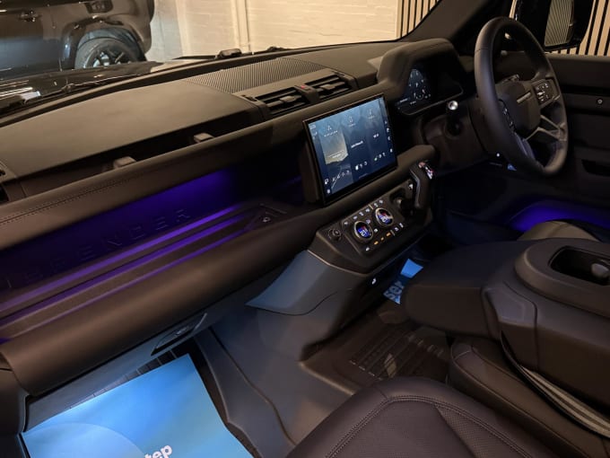 2025 Land Rover Defender 90