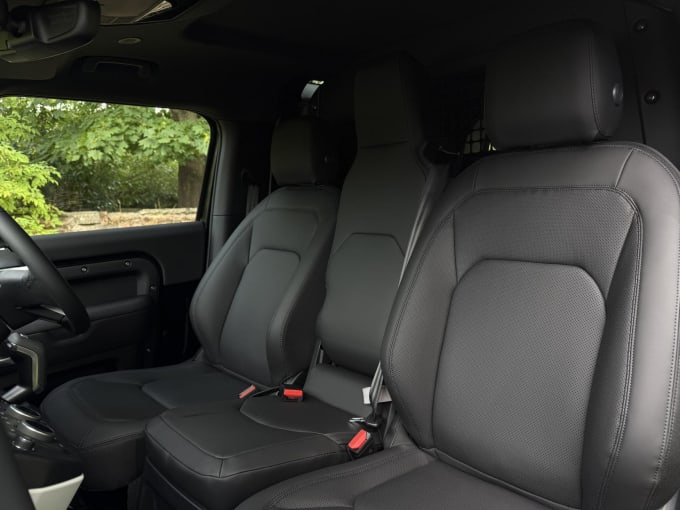 2025 Land Rover Defender 90