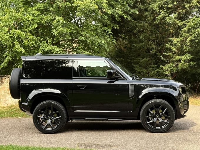 2025 Land Rover Defender 90
