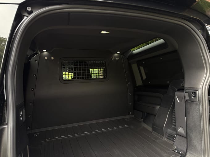 2025 Land Rover Defender 90