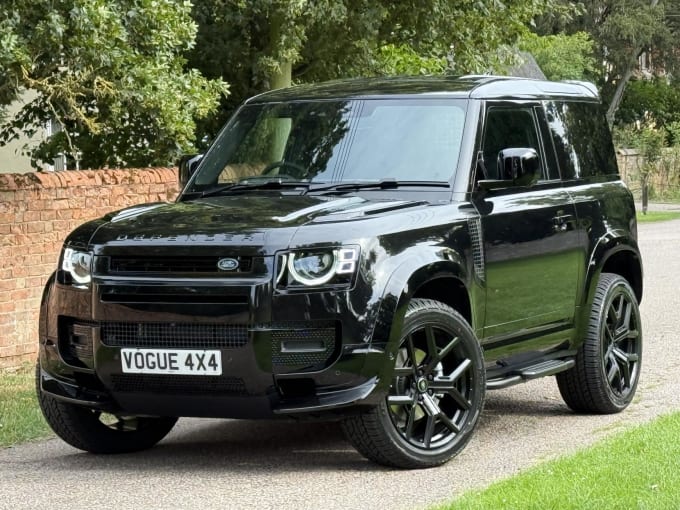 2025 Land Rover Defender 90
