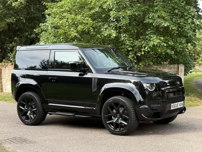 2025 Land Rover Defender 90