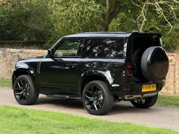 2025 Land Rover Defender 90