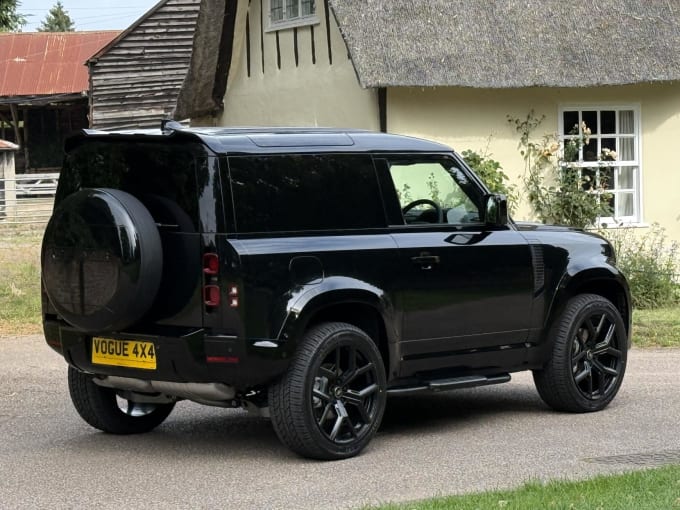 2025 Land Rover Defender 90