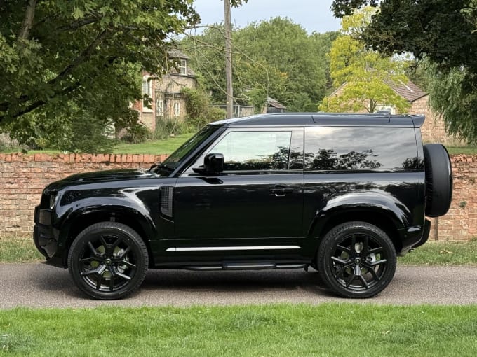 2025 Land Rover Defender 90