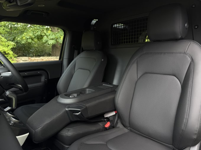 2025 Land Rover Defender 90