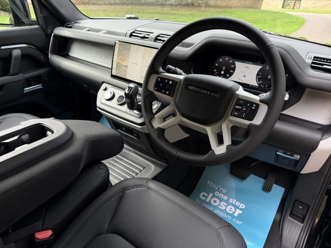 2025 Land Rover Defender 90