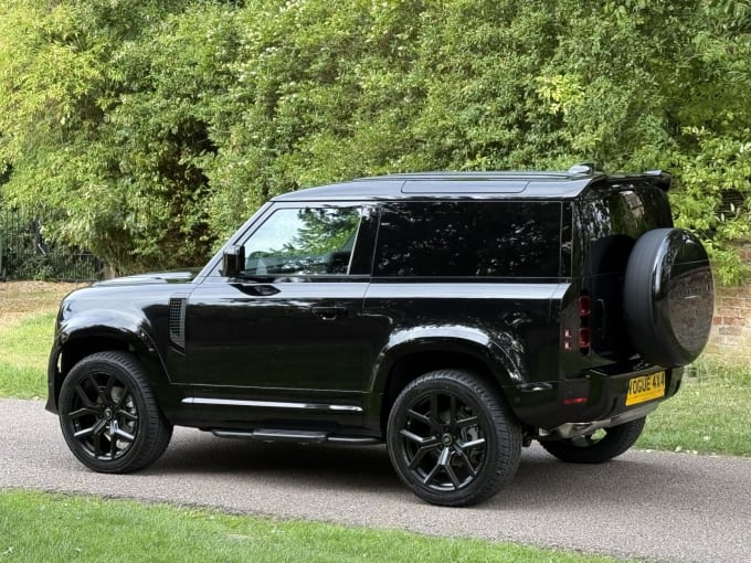 2025 Land Rover Defender 90