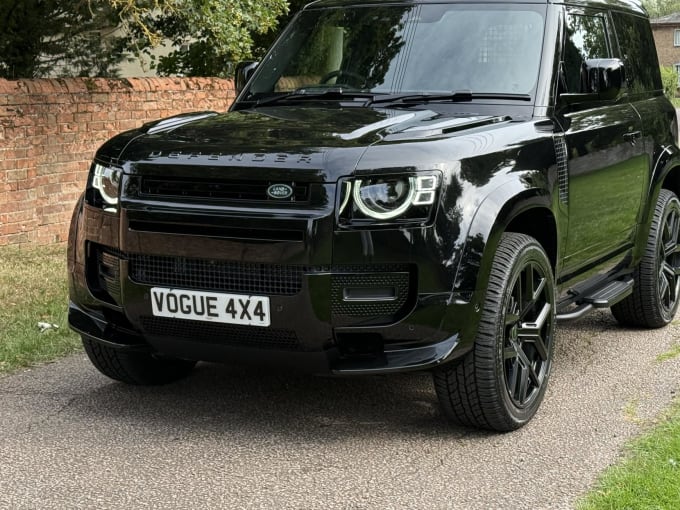2025 Land Rover Defender 90