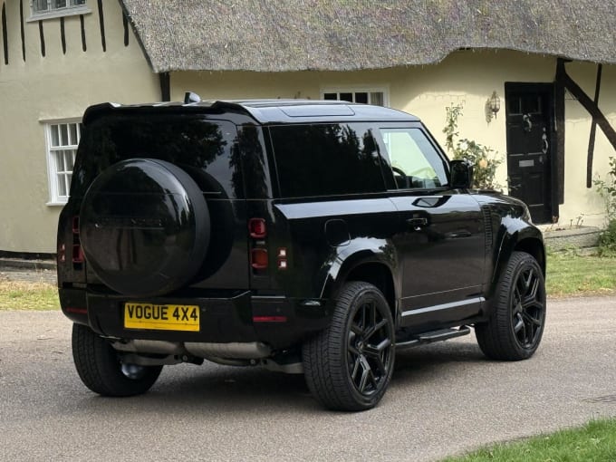 2025 Land Rover Defender 90
